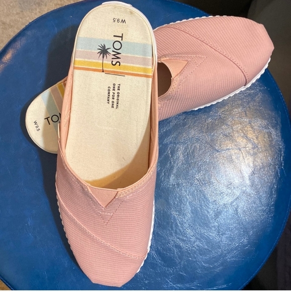 FINAL PRICE! NEW Toms Open Back - Picture 3 of 5